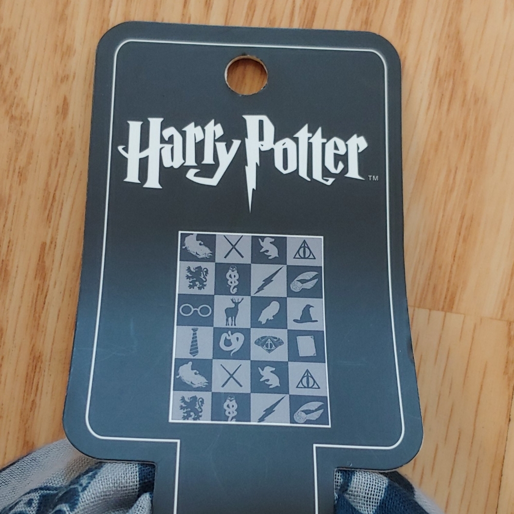 Bioworld Harry Potter Themed Scarf - Picture 2 of 5